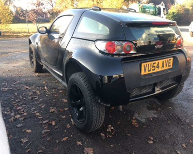 Illustration for article titled This Safari Smart Roadster Is a Rally Fighter on a Budget